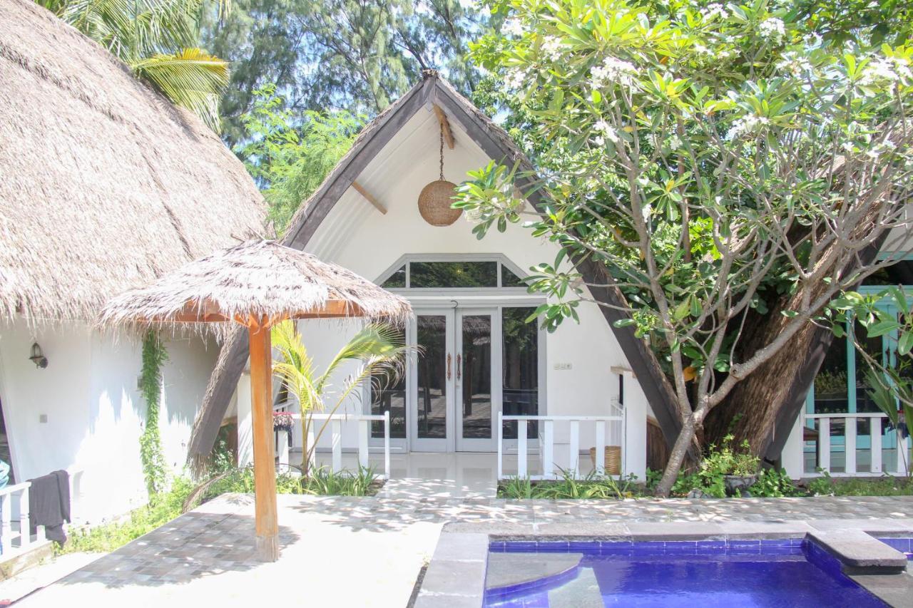 Lucky'S Hostel Gili Air Bagian luar foto