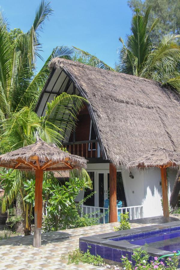 Lucky'S Hostel Gili Air Bagian luar foto