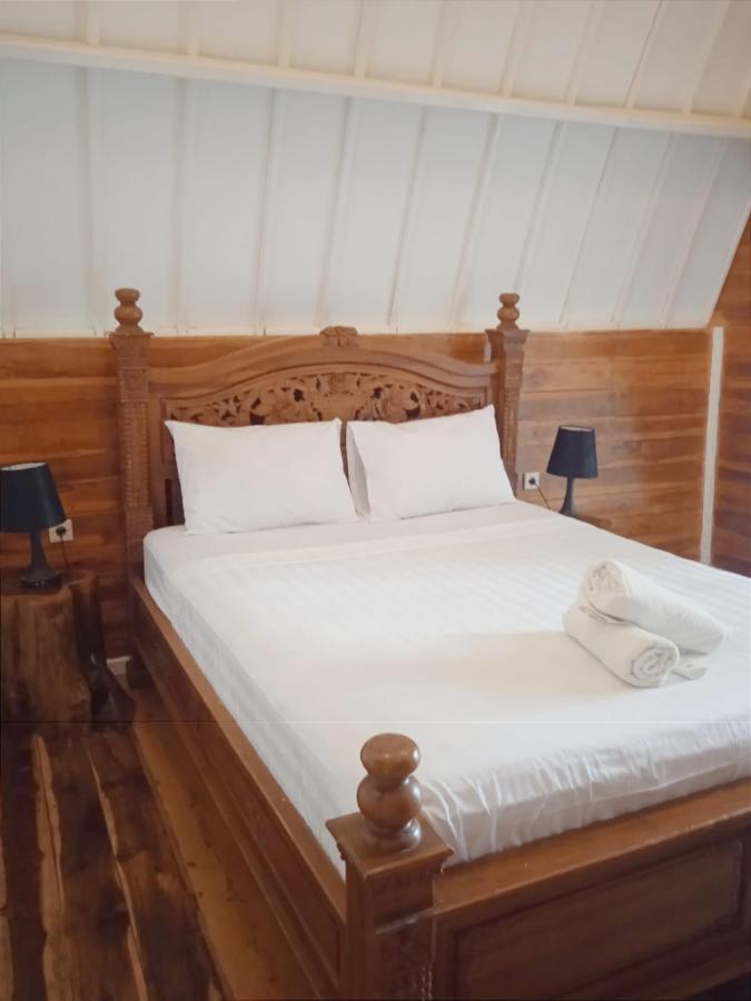 Lucky'S Hostel Gili Air Bagian luar foto