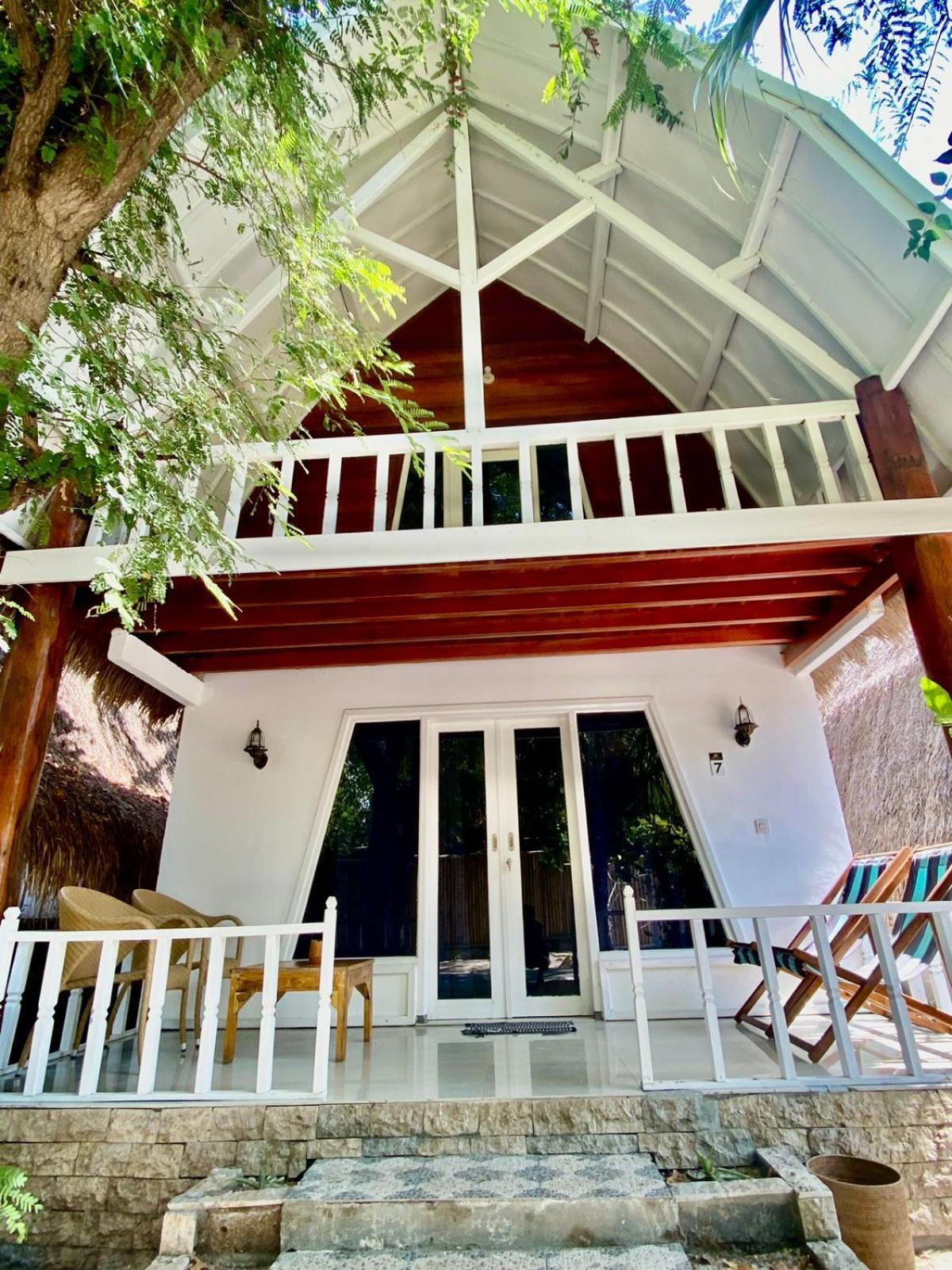 Lucky'S Hostel Gili Air Bagian luar foto